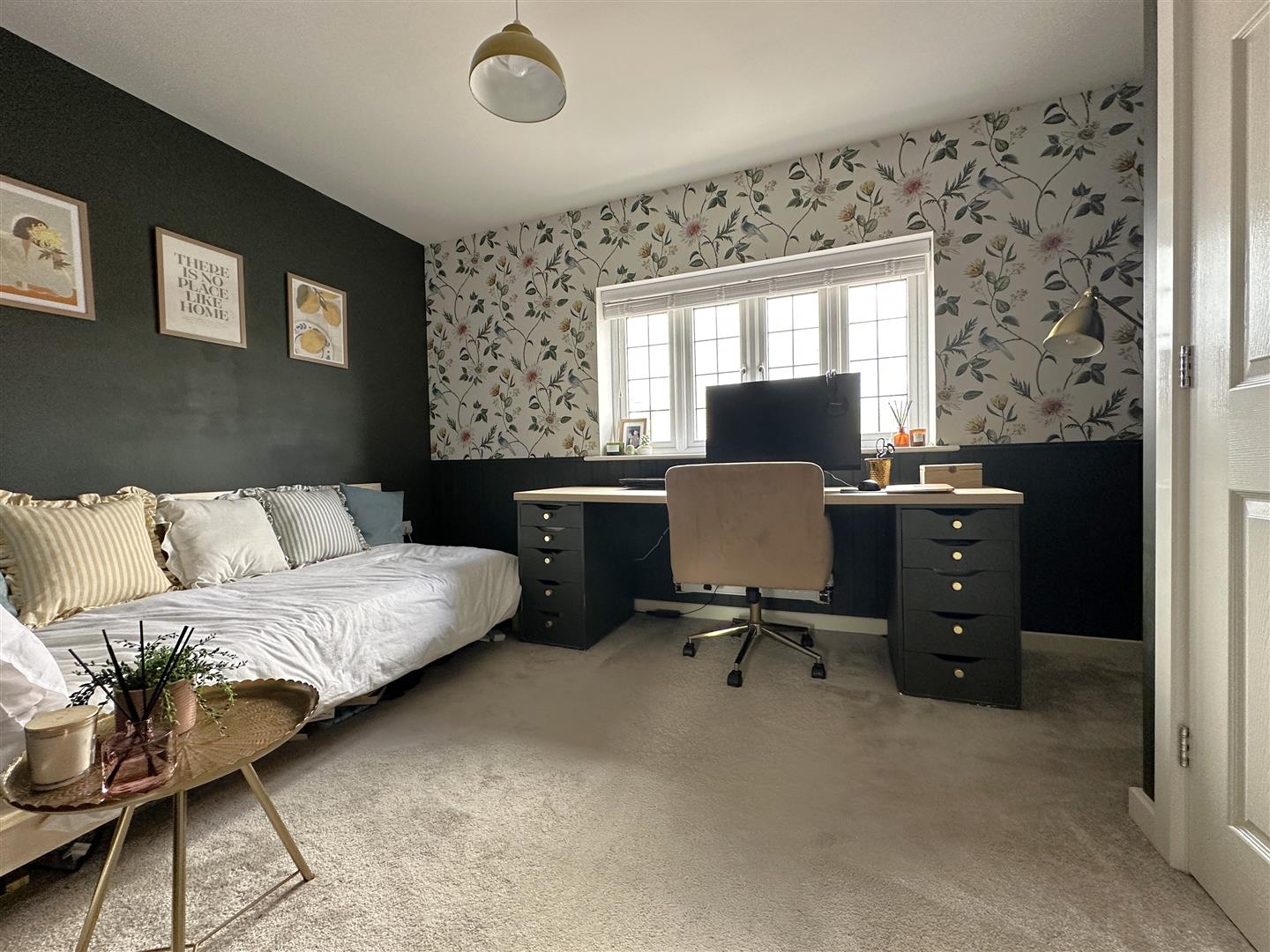 Deere Avenue, Chippenham